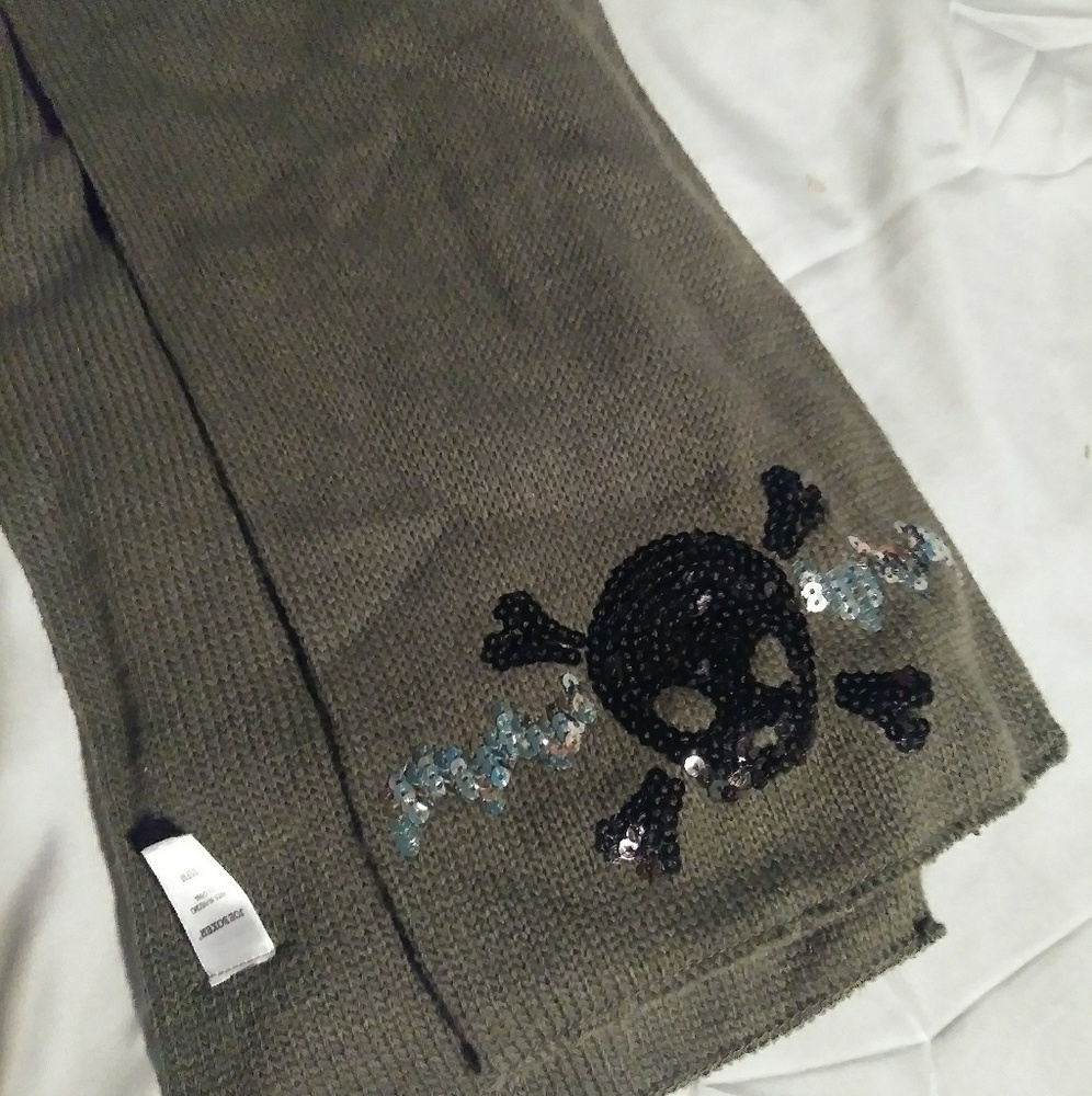 Gray Scarf with Skull Details